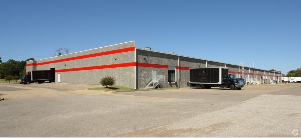 More Photos Of 174 Collins St, Memphis Light Distribution For Lease