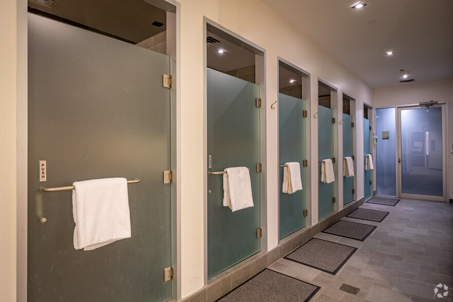 More Photos Of 1000 Louisiana St, Houston Office For Lease