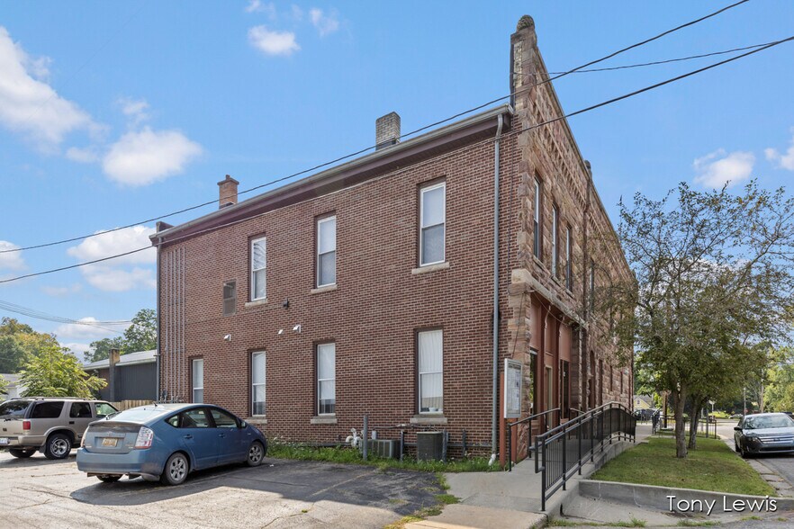 304 E Bridge St, Lyons, MI 48851 Apartments For Sale