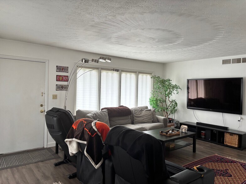 More Photos Of 4608 Medina Rd, Copley Office Residential For Sale