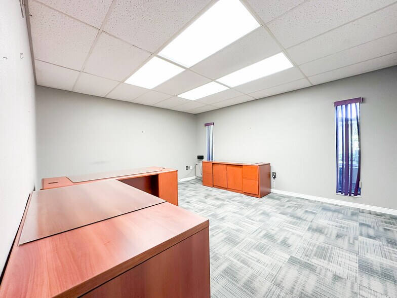 More Photos Of 1979 E Edgewood Dr, Lakeland Office For Lease