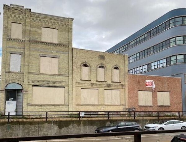 More Photos Of 117-121 W Pittsburgh Ave, Milwaukee Manufacturing For Lease