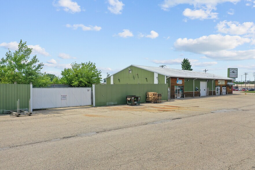 More Photos Of 1129 W Fond Du Lac St, Ripon Storefront For Sale