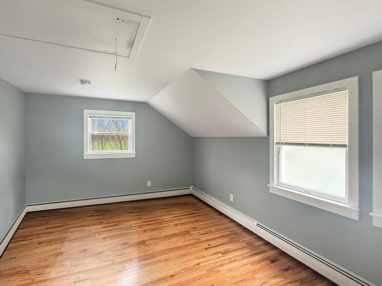 More Photos Of 2321-2325 NY-9D, Wappingers Falls Flex For Sale