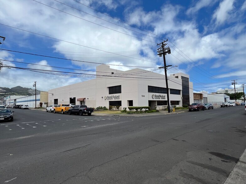 Primary Photo Of 1244 Kaumualii St, Honolulu Bank For Lease