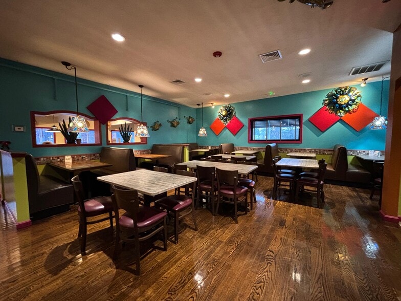 More Photos Of 1705 W Shore Rd, Warwick Restaurant For Lease