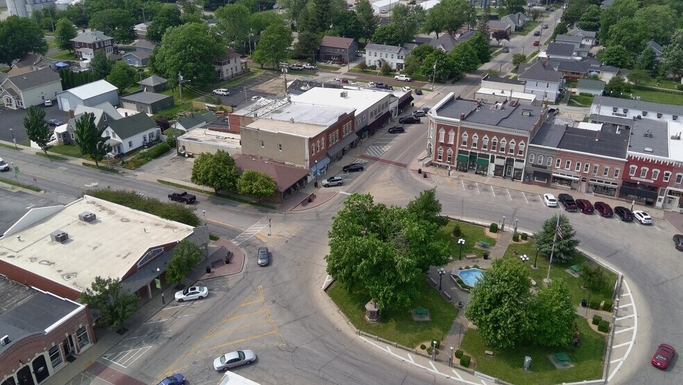 More Photos Of 122 N Main St, Washington General Retail For Lease