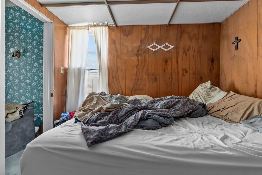 More Photos Of 754 N Main St, Oshkosh General Retail For Sale