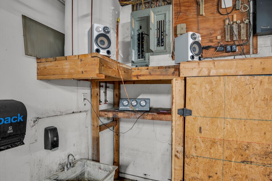 More Photos Of 1180 S Cameron St, Harrisburg Light Manufacturing For Sale