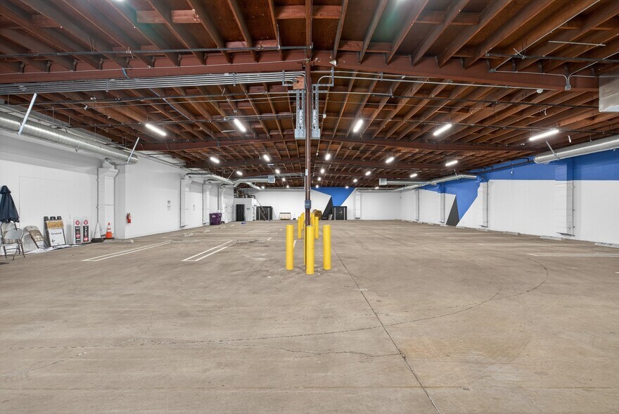 More Photos Of 1322-1326 Obispo Ave, Long Beach Warehouse For Lease