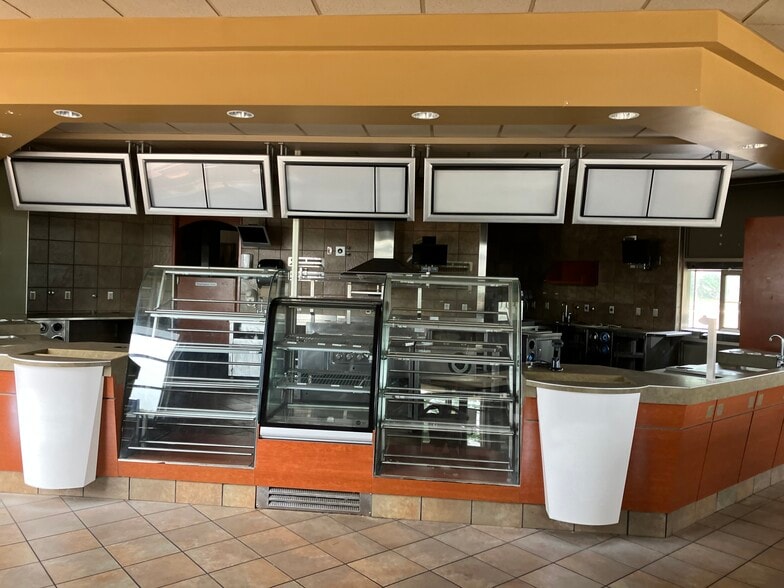 More Photos Of 772 W Bay St, East Tawas Restaurant For Sale