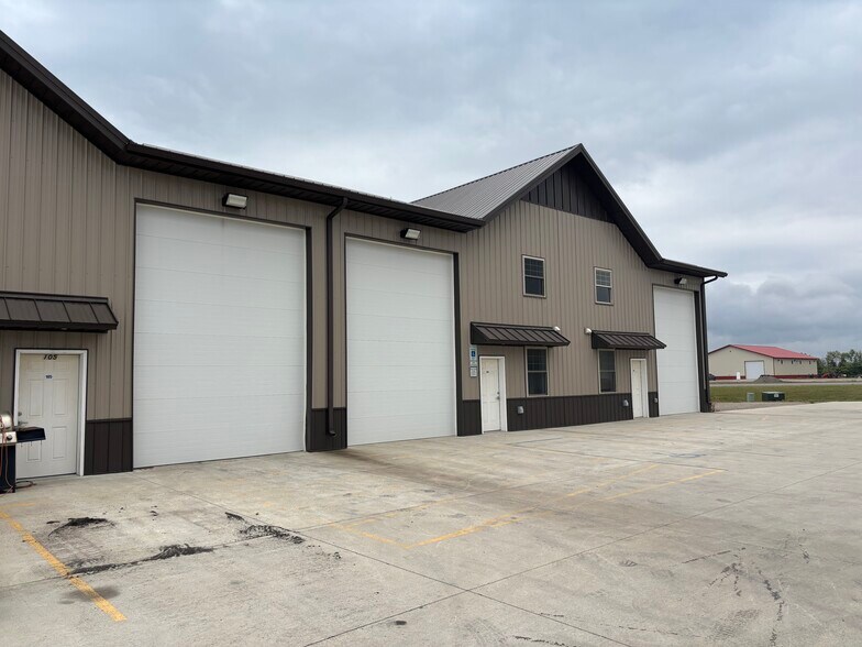 More Photos Of 4041 27th St N, Fargo Warehouse For Lease