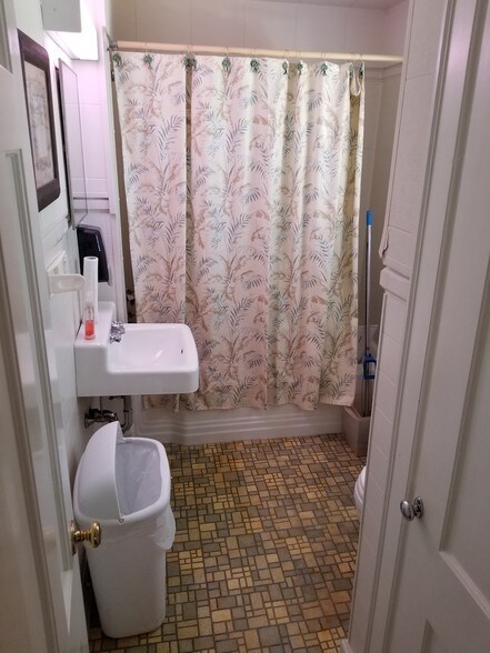 More Photos Of 1112 E Ash St, Goldsboro Office For Sale