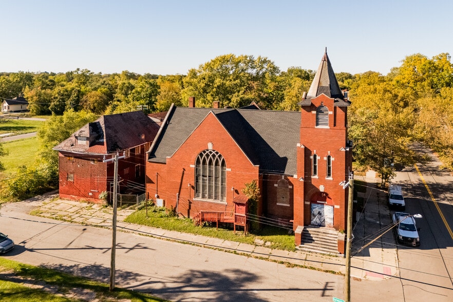 More Photos Of 4103 Cadillac Blvd, Detroit Religious Facility For Sale