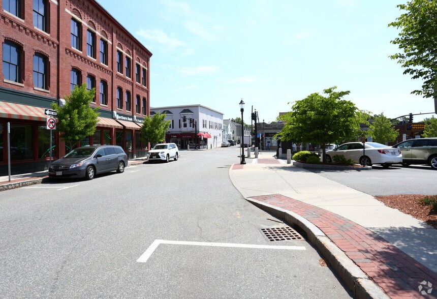 More Photos Of 580 Main St, Reading Office For Lease