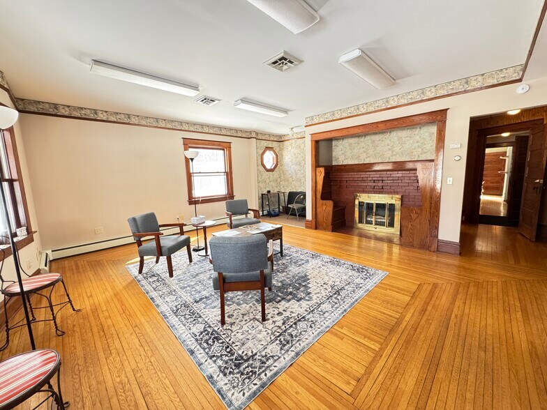 More Photos Of 300 E Pioneer St, Crandon Flex For Sale