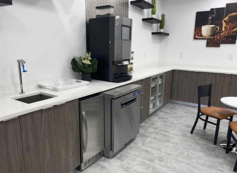 More Photos Of 1802 N Alafaya Trl, Orlando Medical For Sale