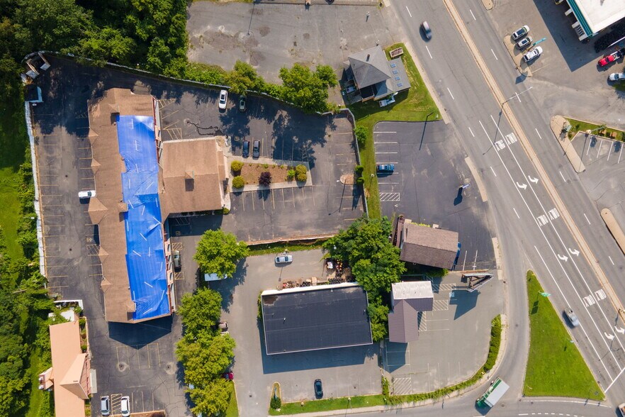 More Photos Of 16 Cheshire Rd, Pittsfield Hotel For Sale