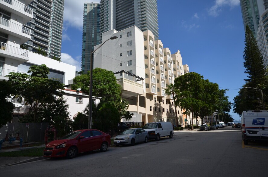 More Photos Of 437 NE 30th St, Miami Apartments For Sale