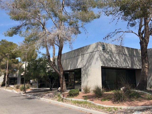 More Photos Of 5 Cactus Garden Dr, Henderson Light Manufacturing For Lease