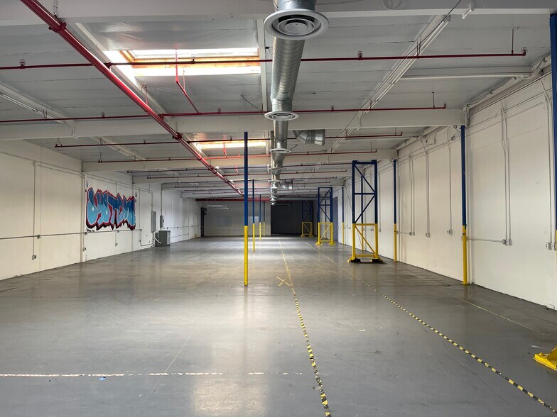 More Photos Of 800 W Milford St, Glendale Warehouse For Lease