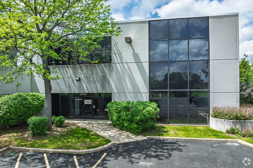 More Photos Of 105-195 W Central Rd, Schaumburg Loft Creative Space For Lease