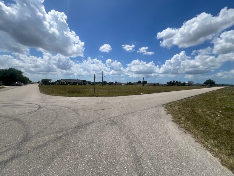 More Photos Of 924 NE 8th Pl, Cape Coral Land For Sale