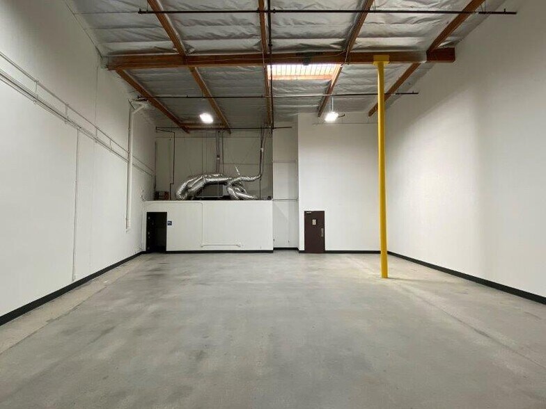 More Photos Of 21-29 W Easy St, Simi Valley Unknown For Lease