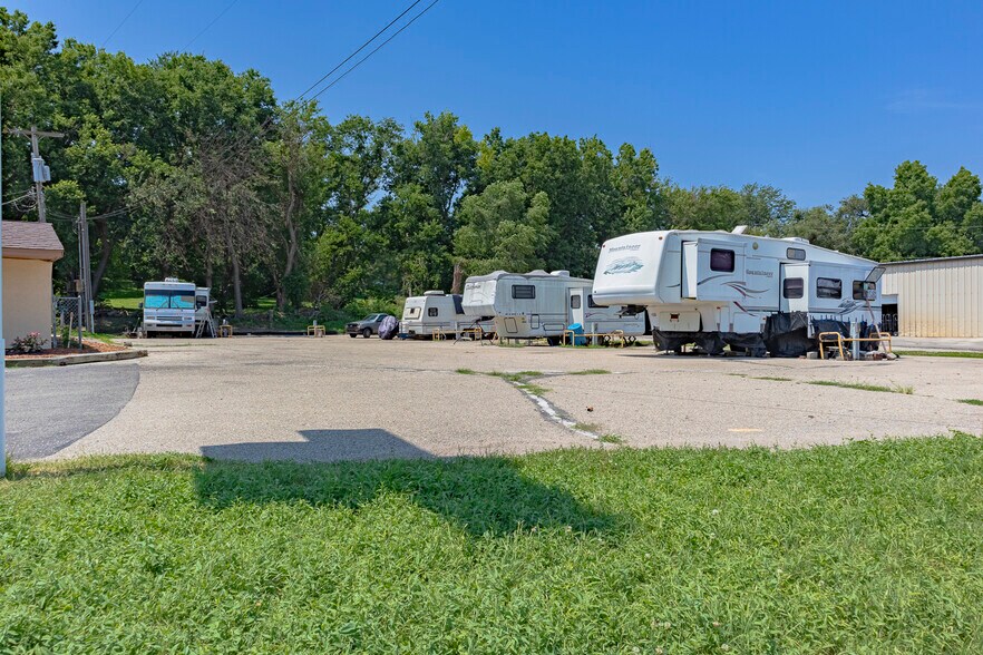 More Photos Of 820 S Washington St, Junction City Hotel For Sale