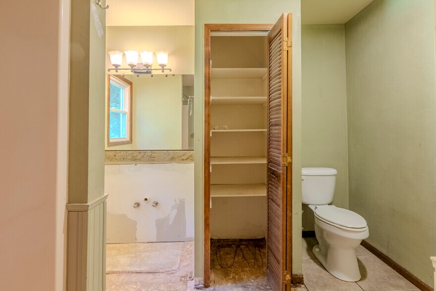 More Photos Of 8356 Sylva Rd, Franklin Office For Sale