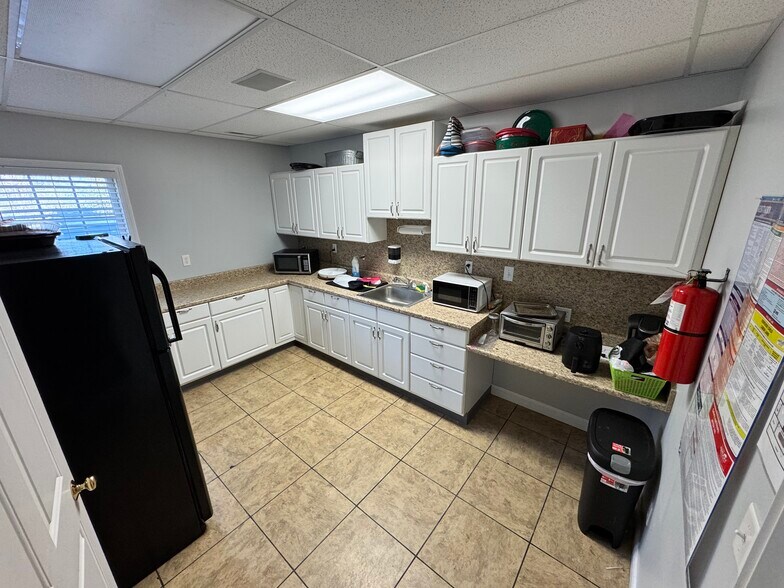 More Photos Of 6435 Ky-146 Hwy, Crestwood Medical For Sale