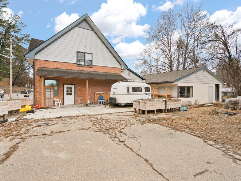 More Photos Of 595 N Main St, Waynesville General Retail For Sale