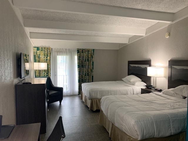 More Photos Of 2021 E Spring St, Cookeville Hotel For Sale