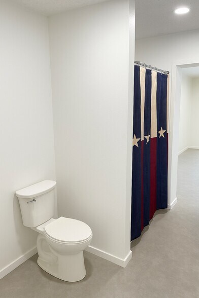 More Photos Of 2925 E US Highway 80, Abilene Warehouse For Lease