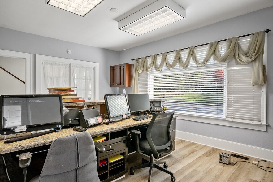 More Photos Of 614 S Main St, Blacksburg Medical For Sale