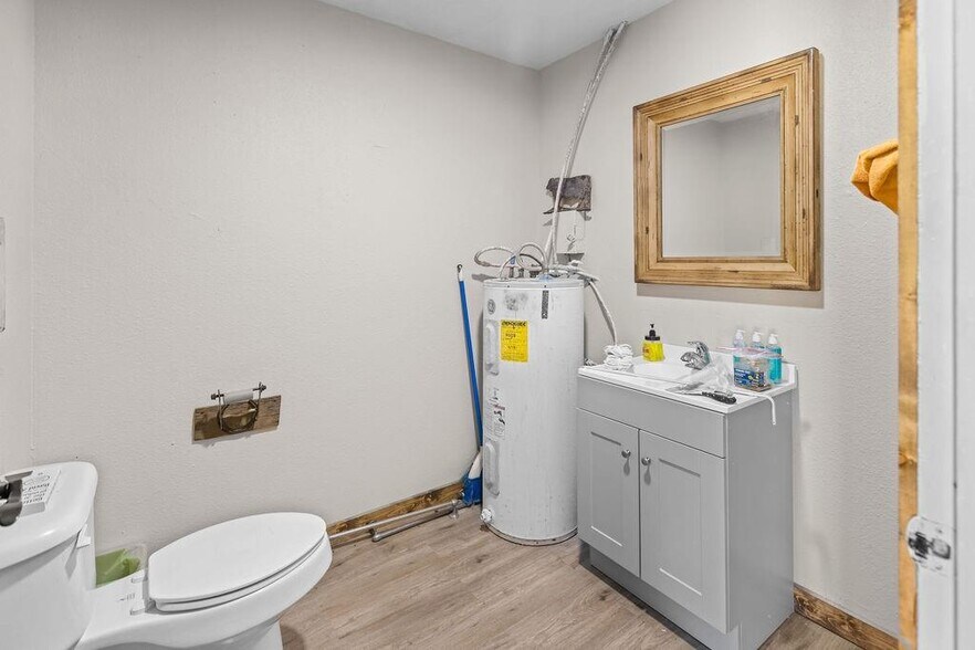 More Photos Of 530 E Hwy 69, Denison Office For Sale