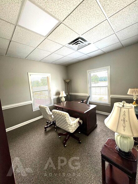 More Photos Of 190 Campground Rd, Selma Office For Lease