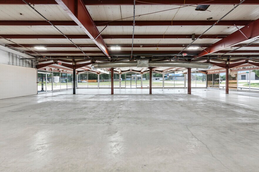 More Photos Of 1511 W Broadway St, Ardmore Auto Dealership For Sale
