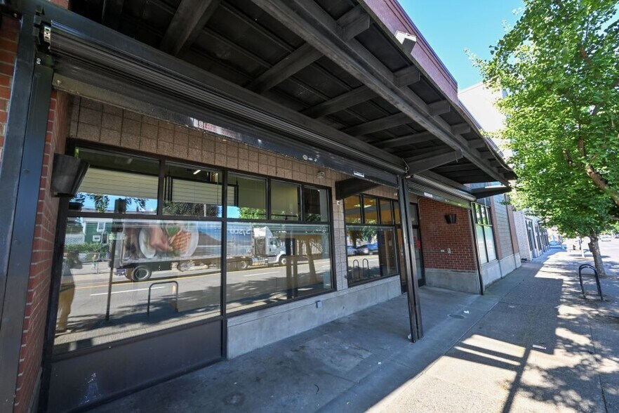 More Photos Of 1636 E Burnside St, Portland Office For Sale