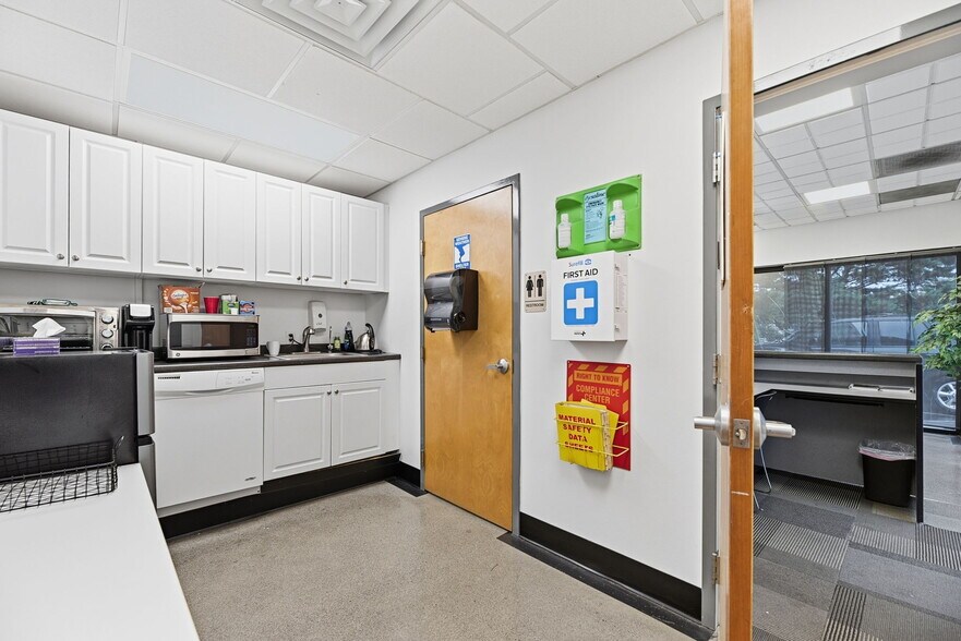 More Photos Of 2533 Hoitt Ave, Knoxville Truck Terminal For Sale