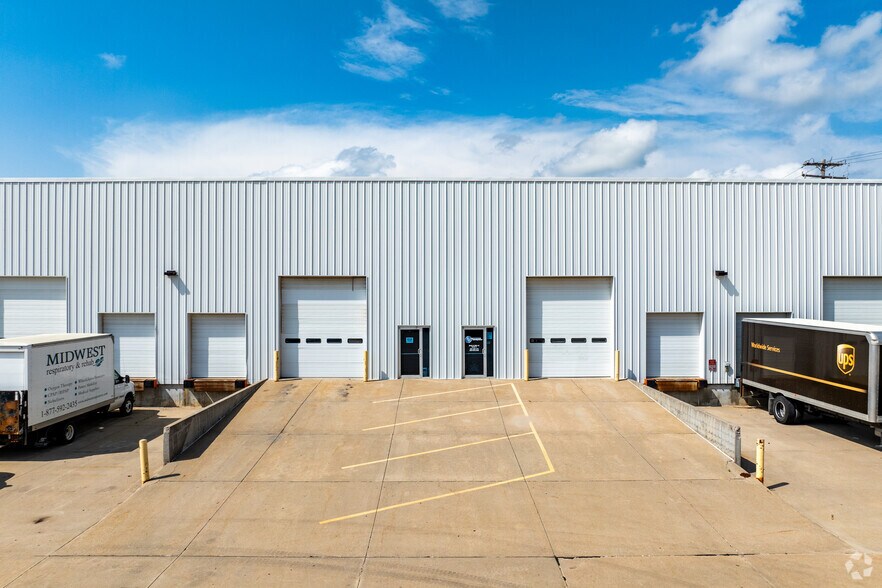 More Photos Of 5800 N 58th St, Lincoln Warehouse For Lease