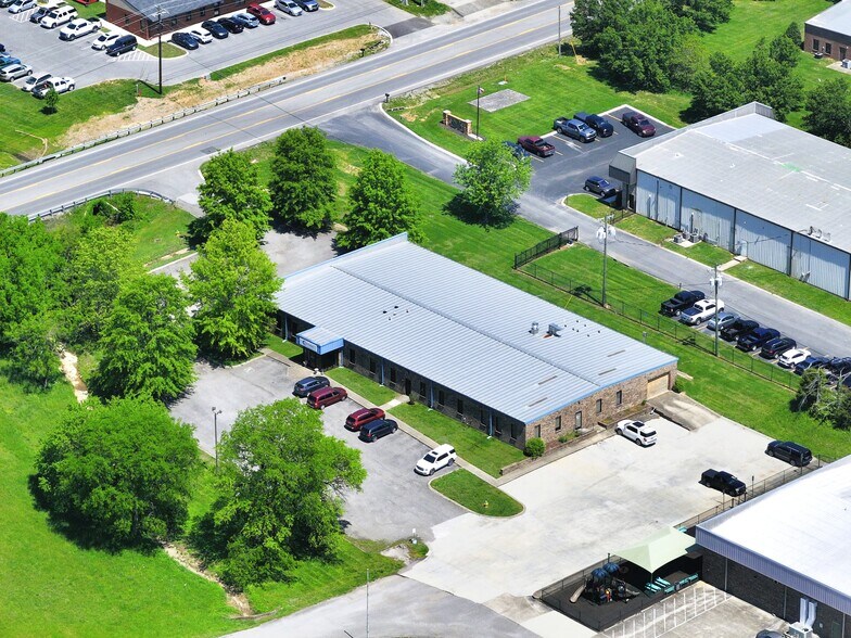 Primary Photo Of 575 Airport Rd, Gallatin Research And Development For Sale