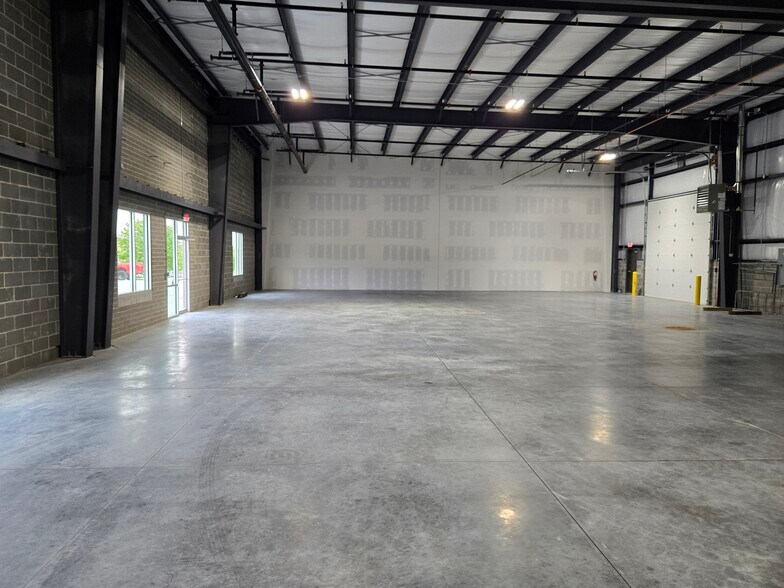 More Photos Of 6365 118th St, Omaha Warehouse For Lease
