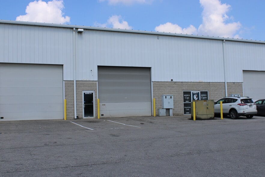 More Photos Of 4701 Rockville Rd, Indianapolis Warehouse For Lease