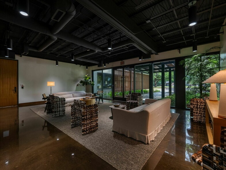 More Photos Of 3901 Manhattan Dr, Tyler Office For Lease