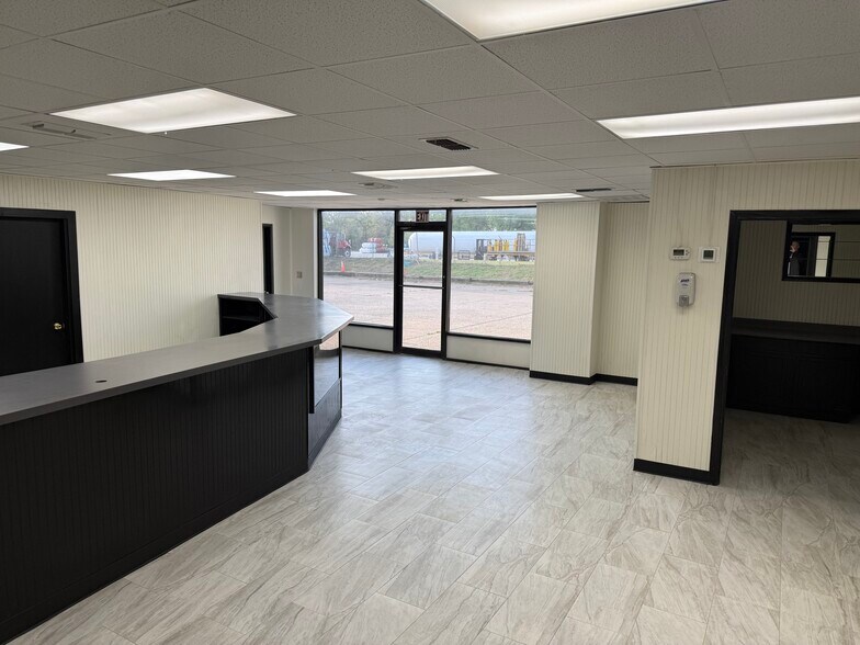 More Photos Of 914 S Southwest Loop 323, Tyler Industrial For Sale