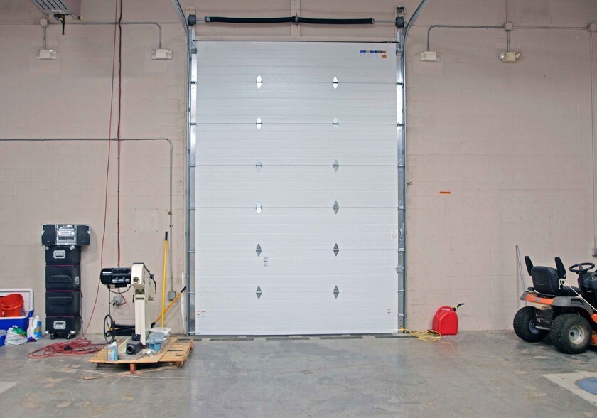 More Photos Of 3051 Delta Marine Dr, Reynoldsburg Light Manufacturing For Sale