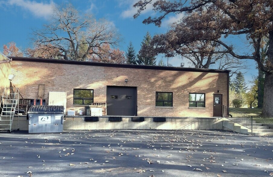 More Photos Of 39W433 Highland Ave, Elgin Warehouse For Lease