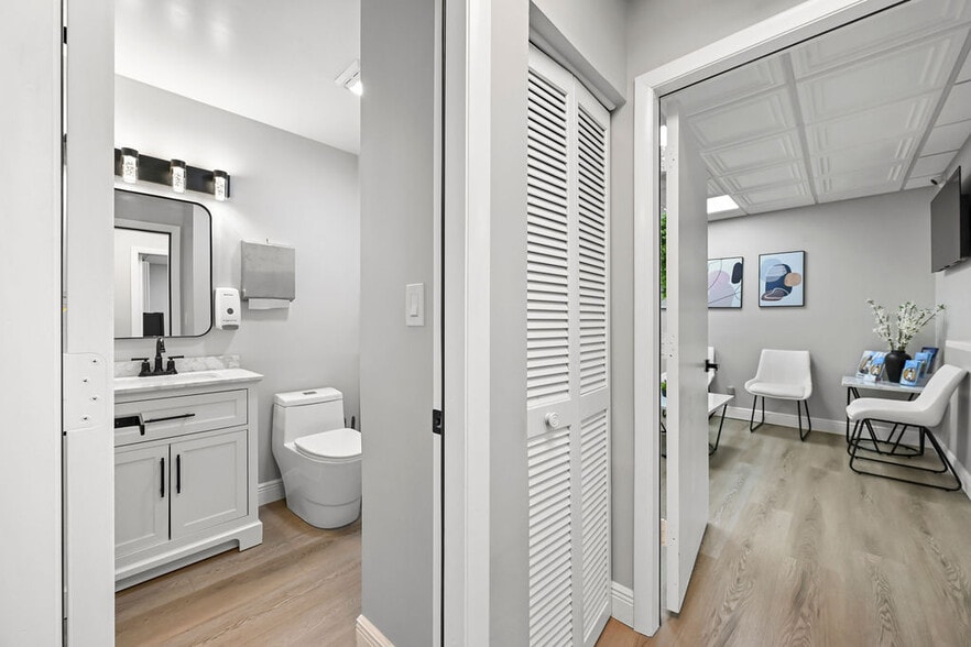 More Photos Of 1801 SE Hillmoor Dr, Port Saint Lucie Medical For Lease