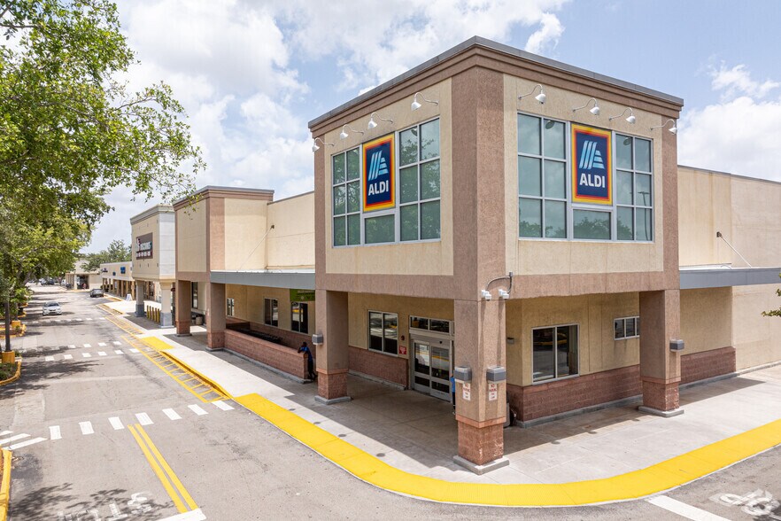 More Photos Of 7000-7116 N University Dr, Tamarac Unknown For Lease